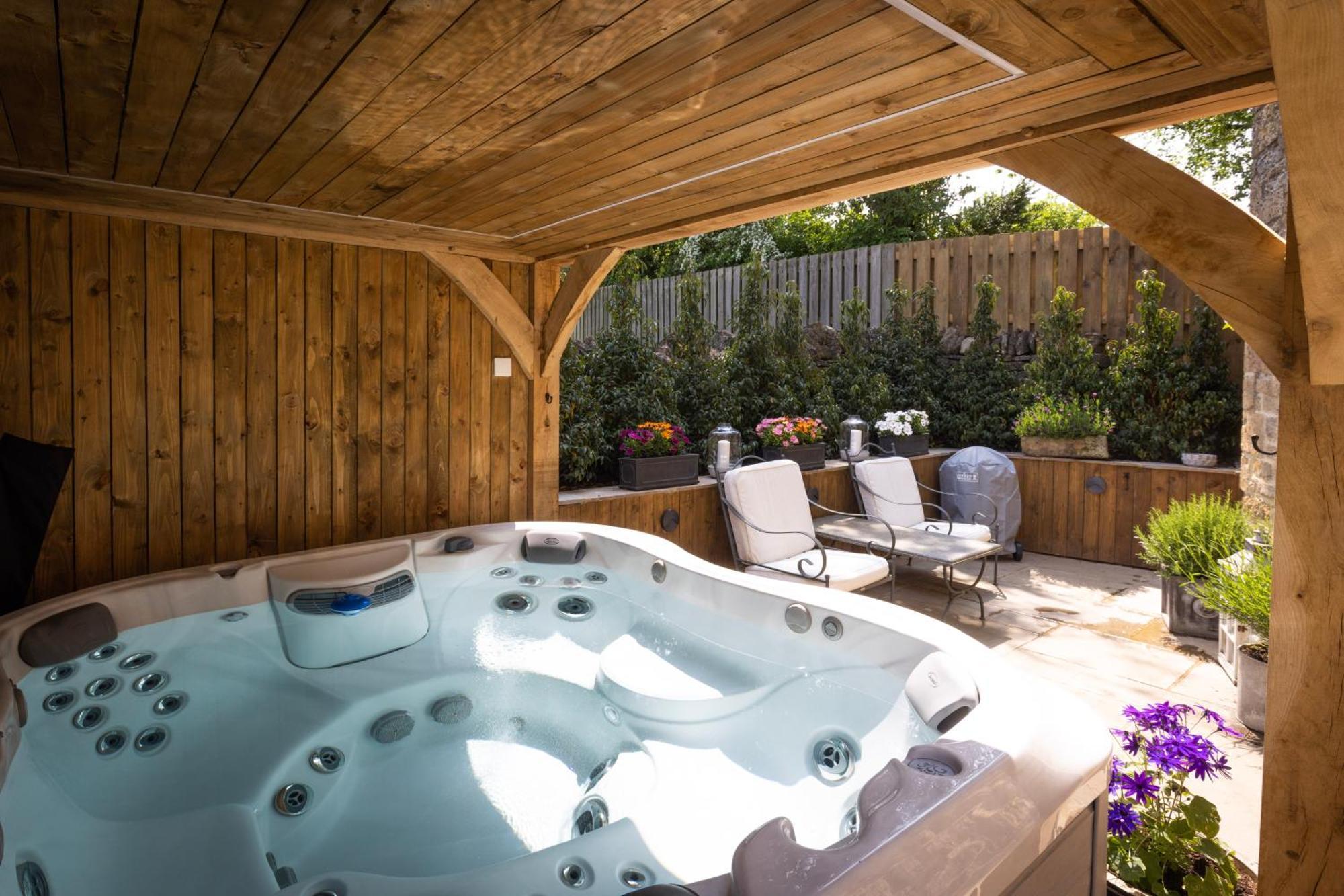 Cotswold Cottage With Hot Tub Bledington Exterior photo