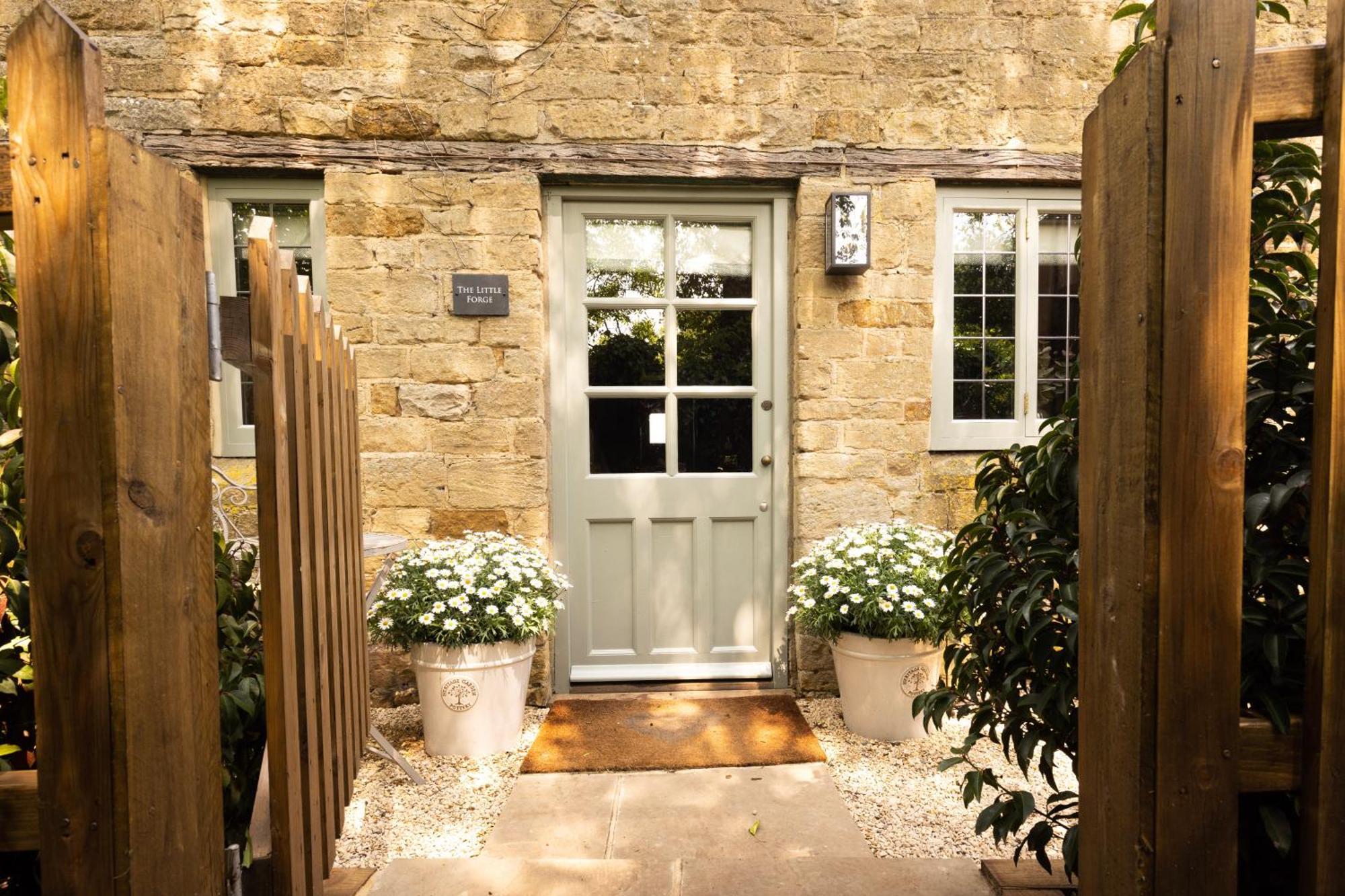 Cotswold Cottage With Hot Tub Bledington Exterior photo